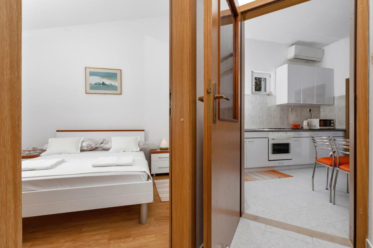 ماكارسكا Apartment Kate-Few Minutes From Beach المظهر الخارجي الصورة