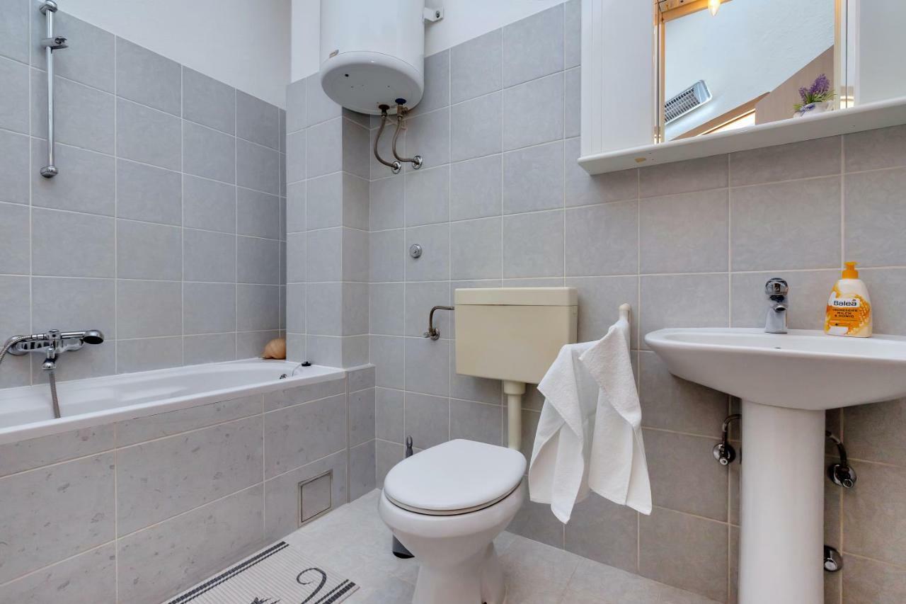 ماكارسكا Apartment Kate-Few Minutes From Beach المظهر الخارجي الصورة